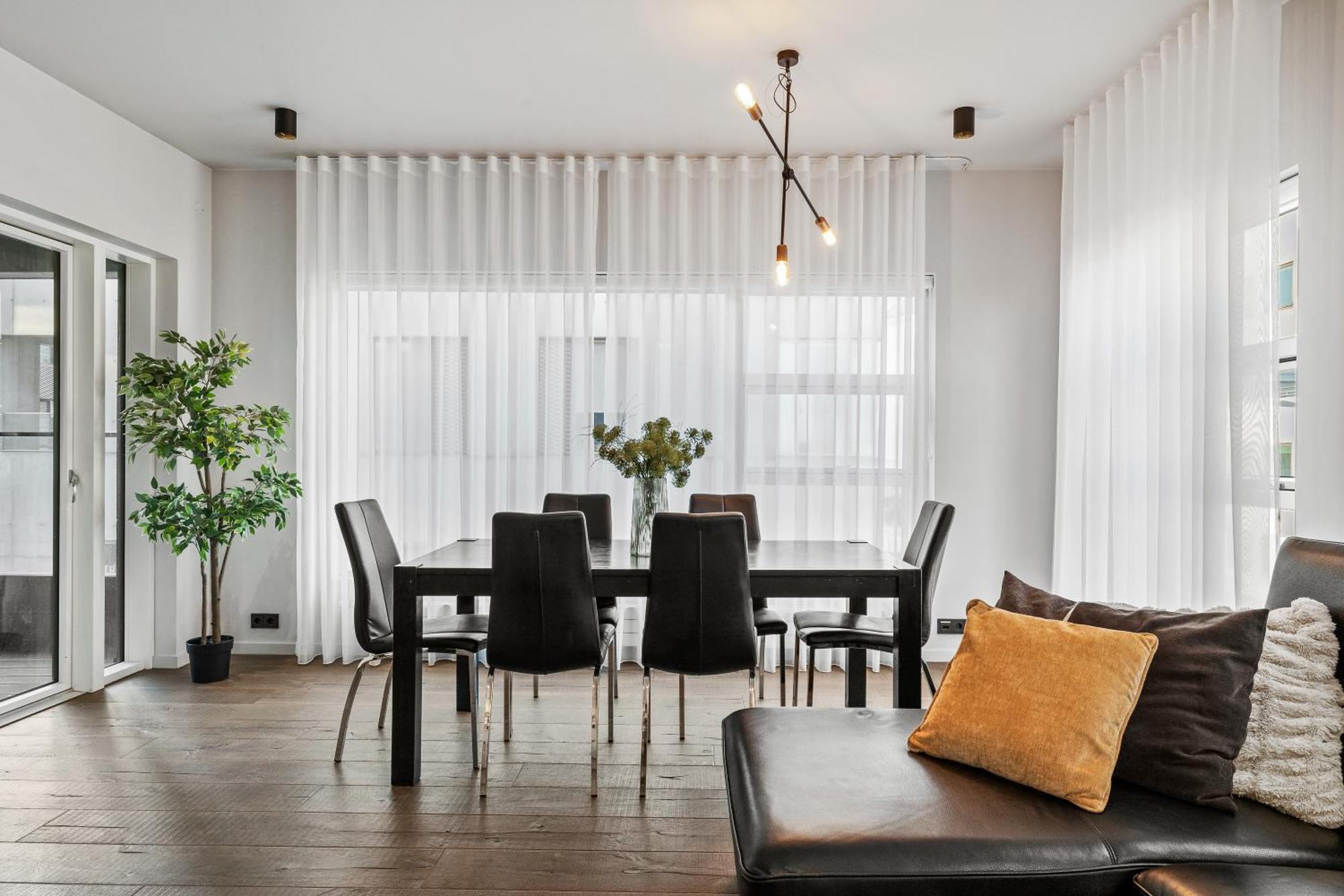 Vibrant Hafnatorg I Spacious Property With Expansive Garage 레이캬비크 외부 사진