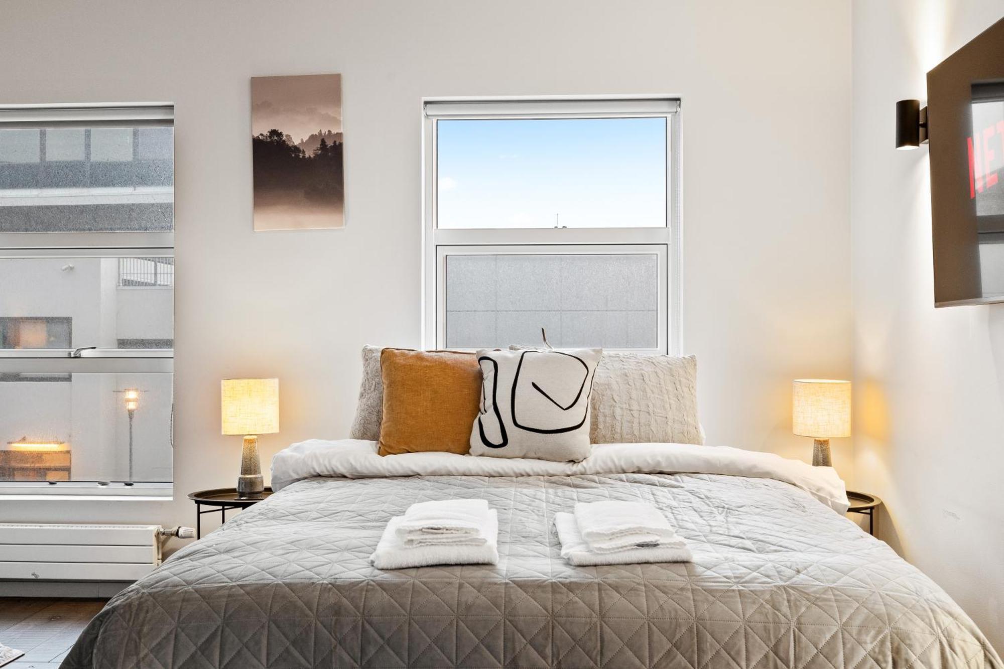 Vibrant Hafnatorg I Spacious Property With Expansive Garage 레이캬비크 외부 사진
