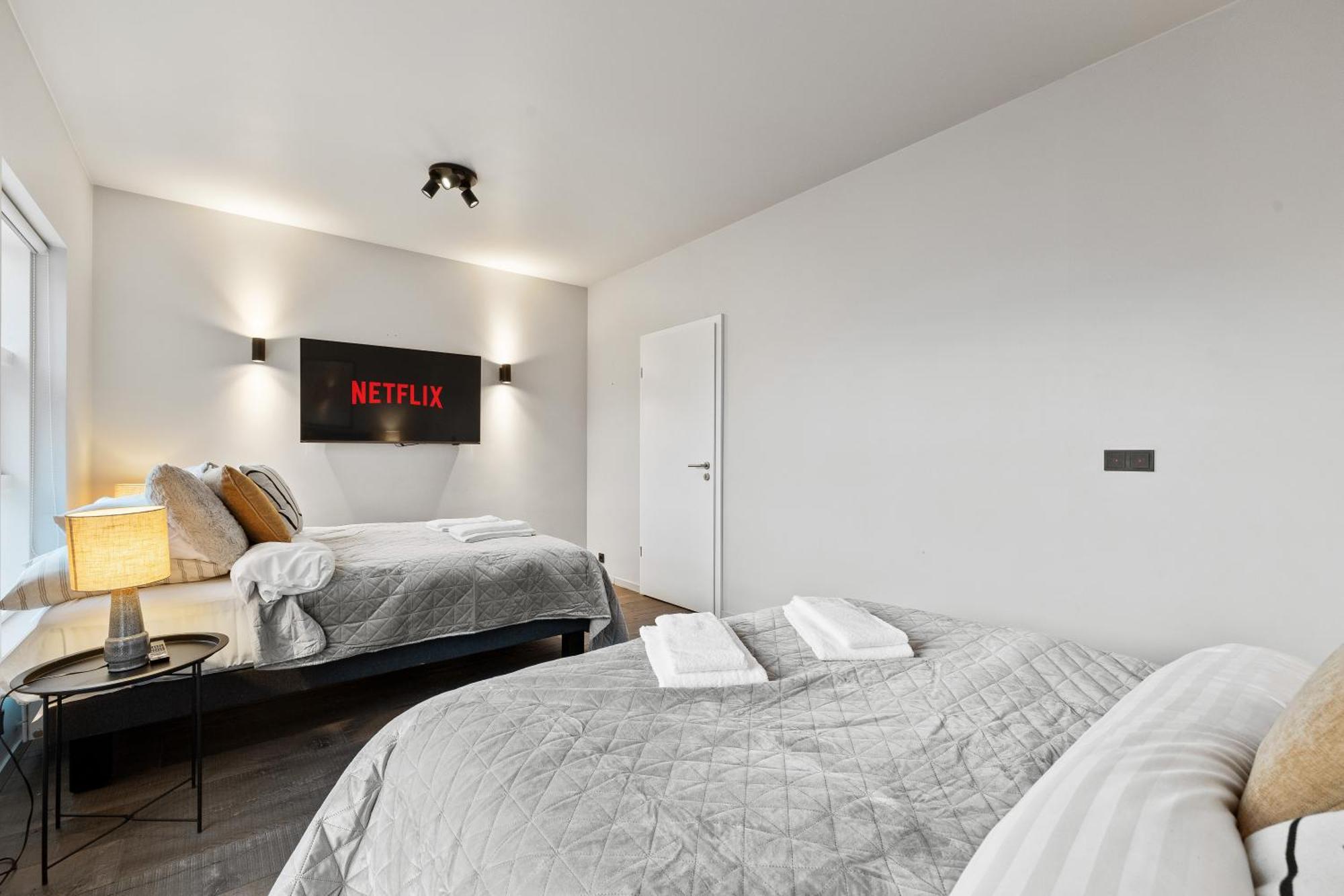 Vibrant Hafnatorg I Spacious Property With Expansive Garage 레이캬비크 외부 사진