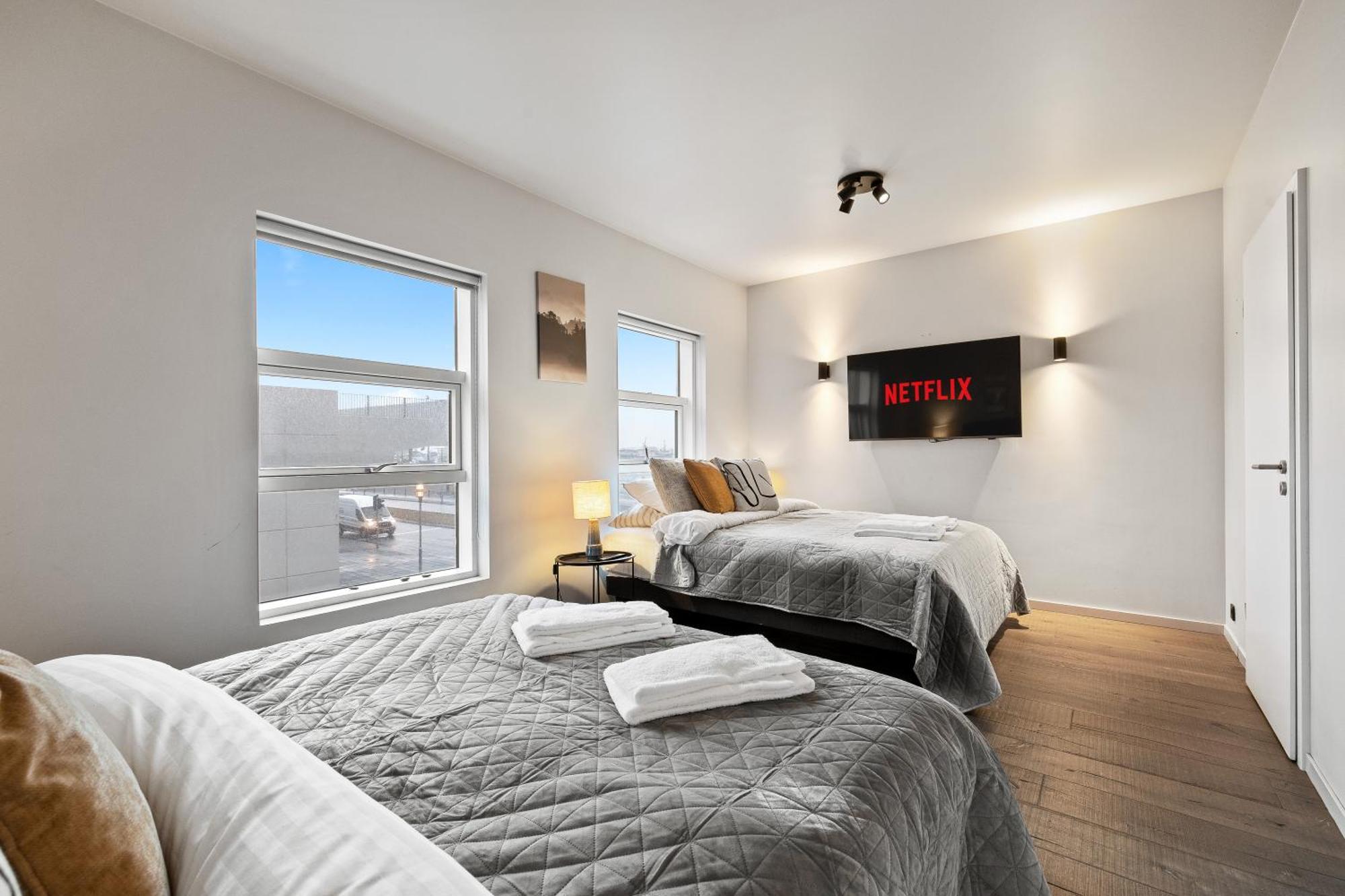 Vibrant Hafnatorg I Spacious Property With Expansive Garage 레이캬비크 외부 사진