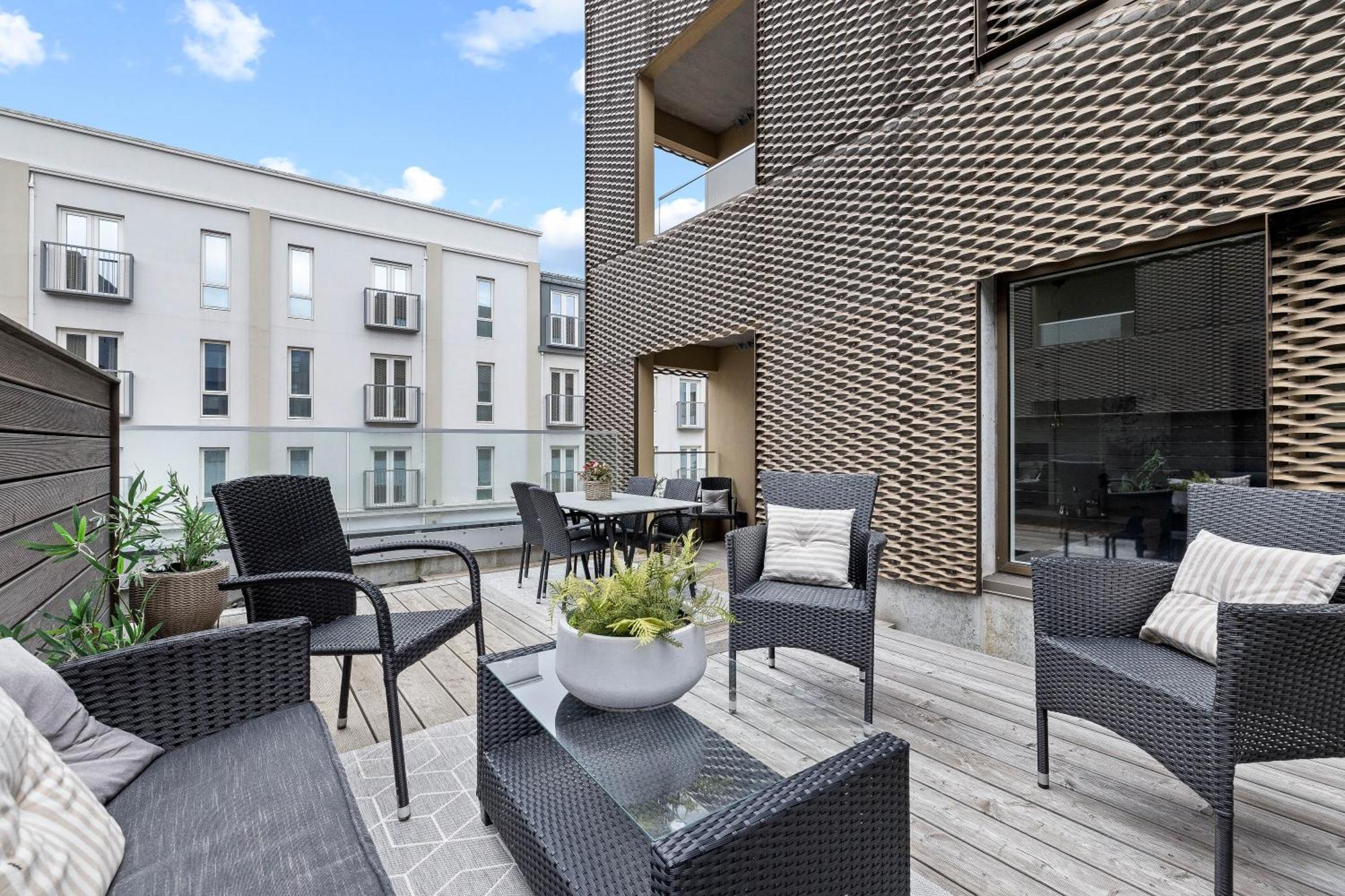 Vibrant Hafnatorg I Spacious Property With Expansive Garage 레이캬비크 외부 사진