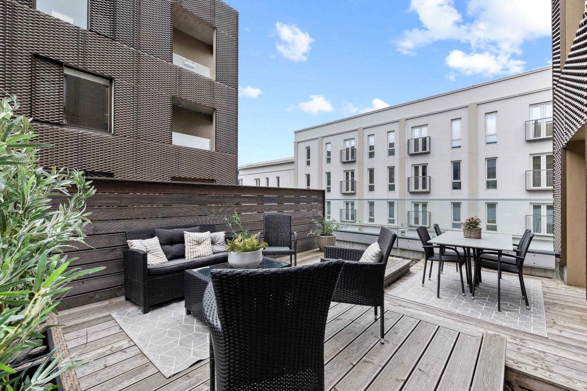 Vibrant Hafnatorg I Spacious Property With Expansive Garage 레이캬비크 외부 사진