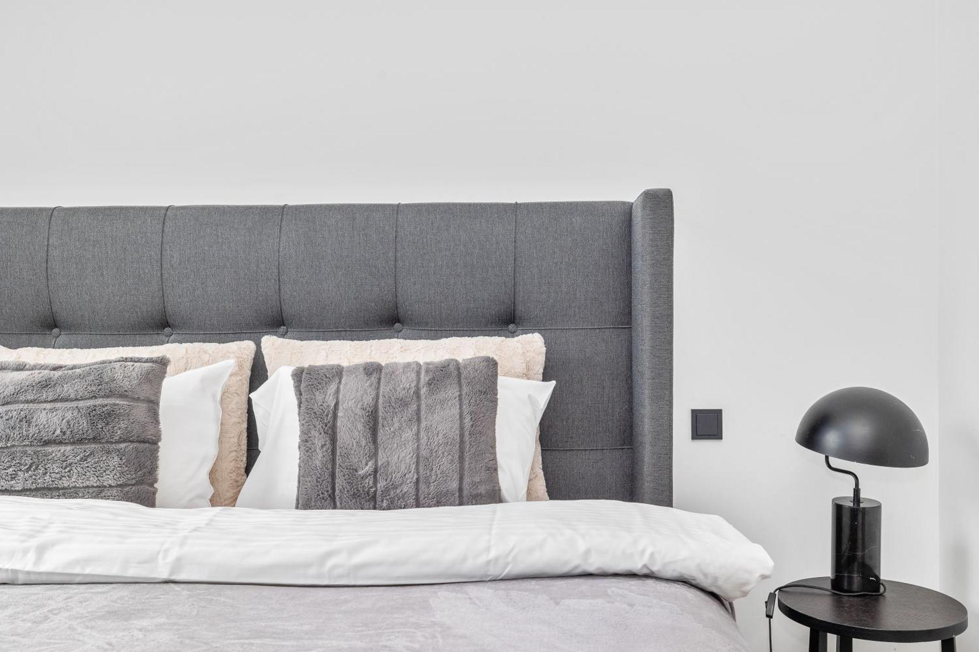 Vibrant Hafnatorg I Spacious Property With Expansive Garage 레이캬비크 외부 사진