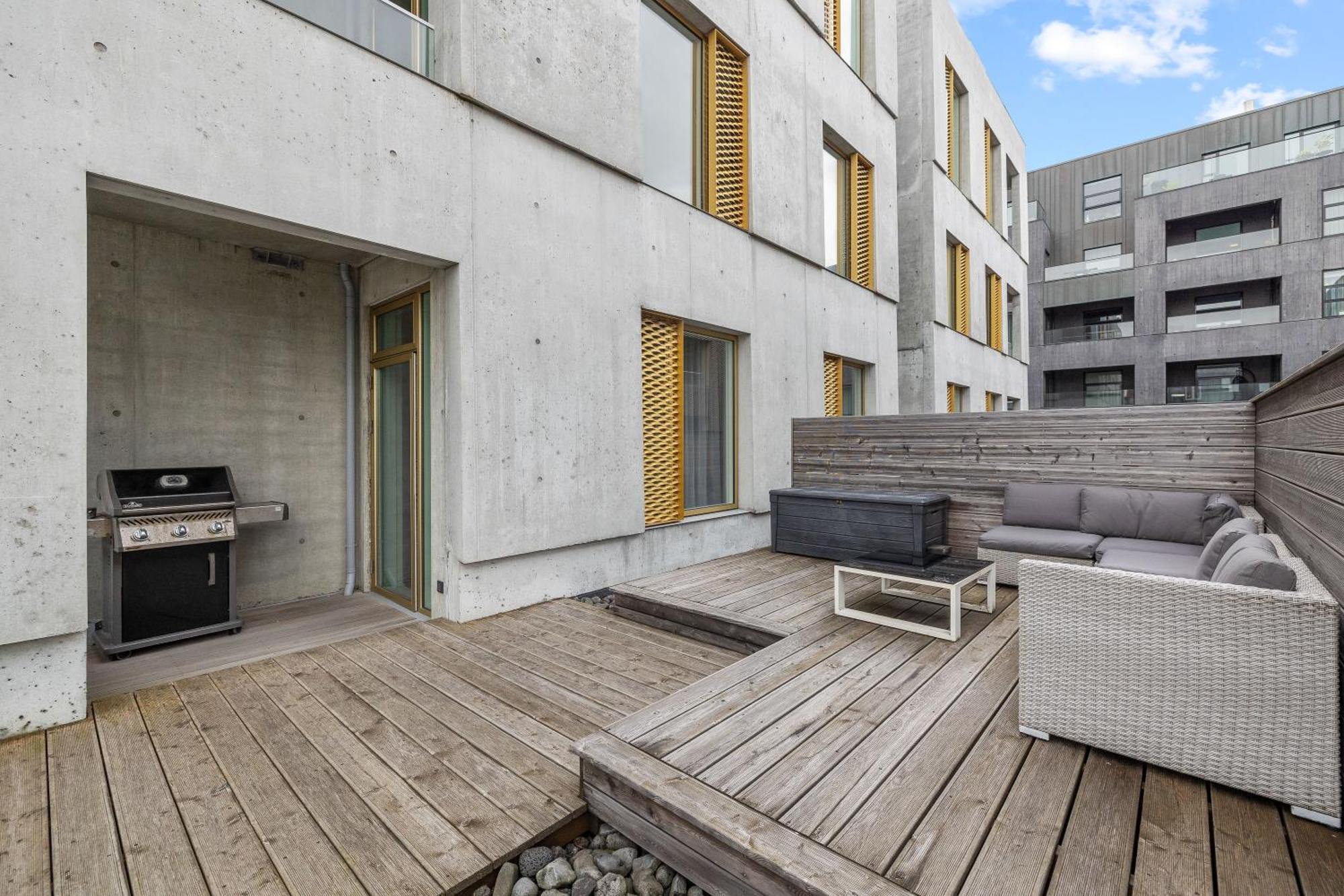 Vibrant Hafnatorg I Spacious Property With Expansive Garage 레이캬비크 외부 사진