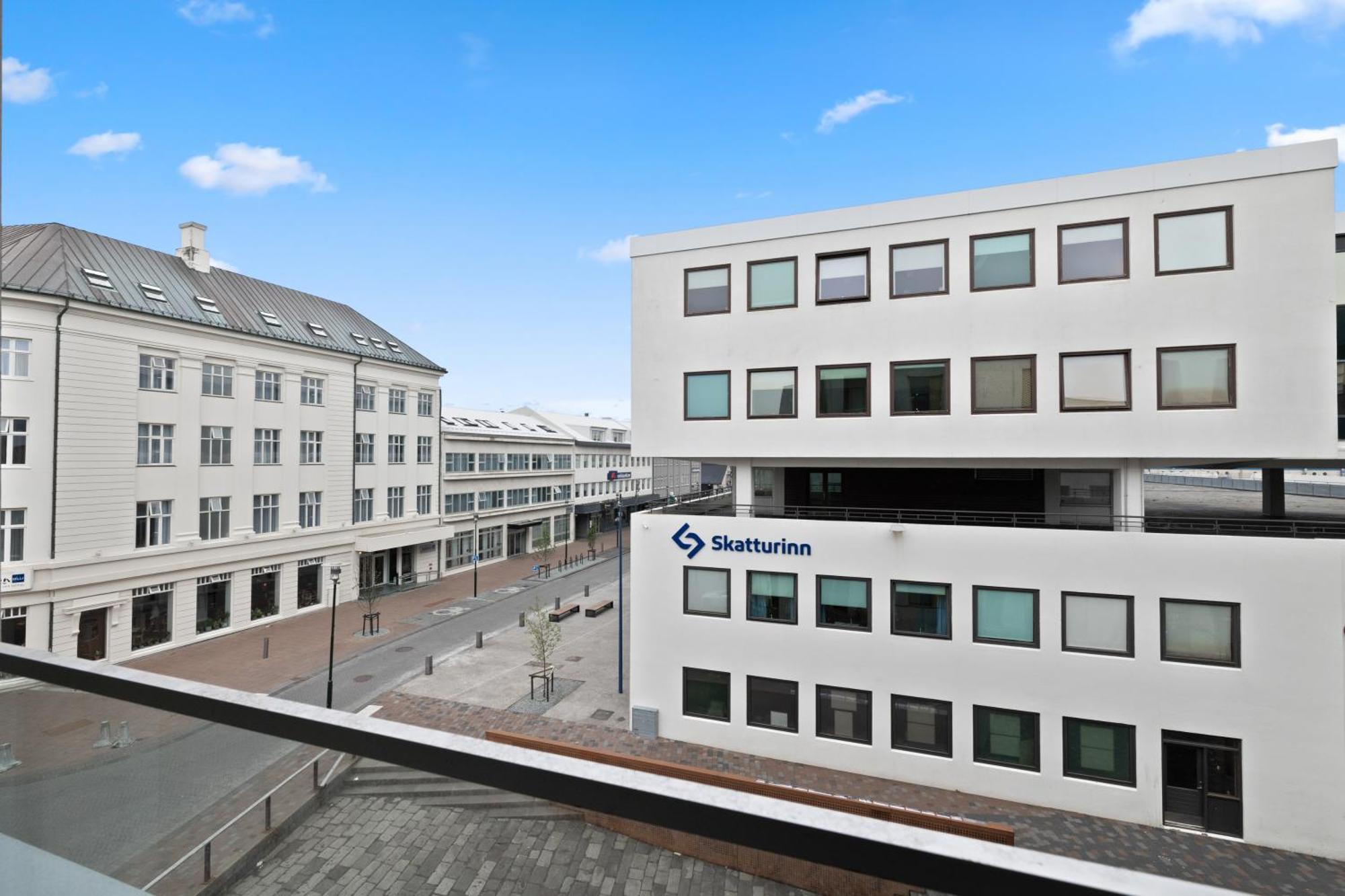 Vibrant Hafnatorg I Spacious Property With Expansive Garage 레이캬비크 외부 사진