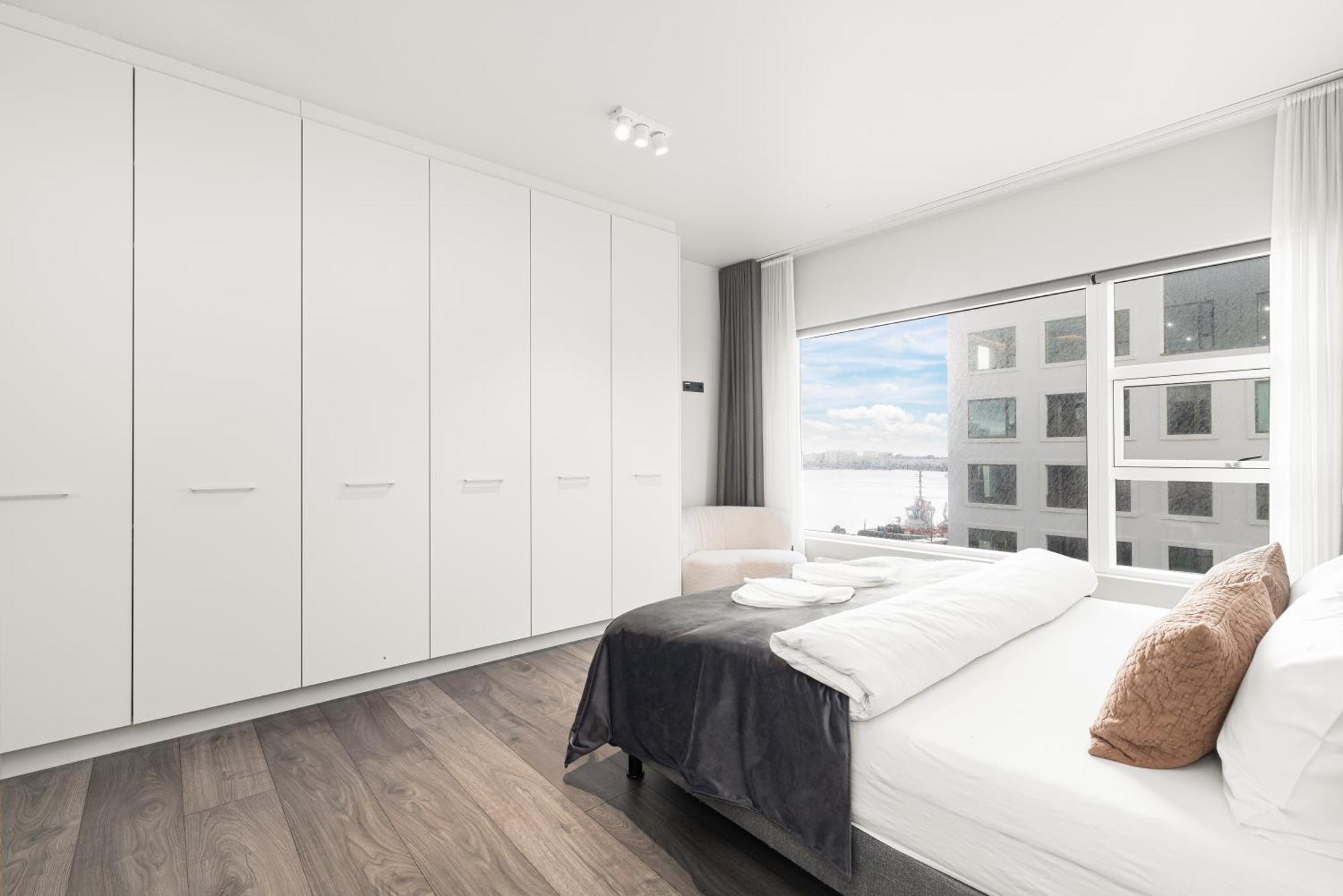 Vibrant Hafnatorg I Spacious Property With Expansive Garage 레이캬비크 외부 사진